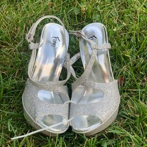 Women’s Size 5 Fioni Silver Glitter Heels